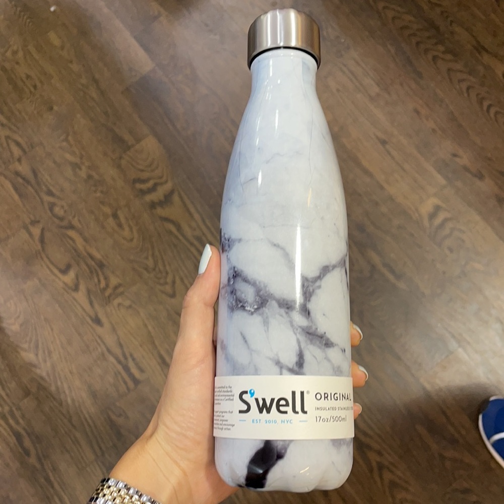 Swell white marble 17 oz water bottle